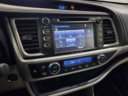 Used 2018 Toyota Highlander XLE image 5