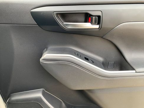 Used 2024 Toyota Highlander XLE image 22