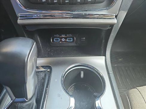 Used 2018 Jeep Grand Cherokee Laredo image 19