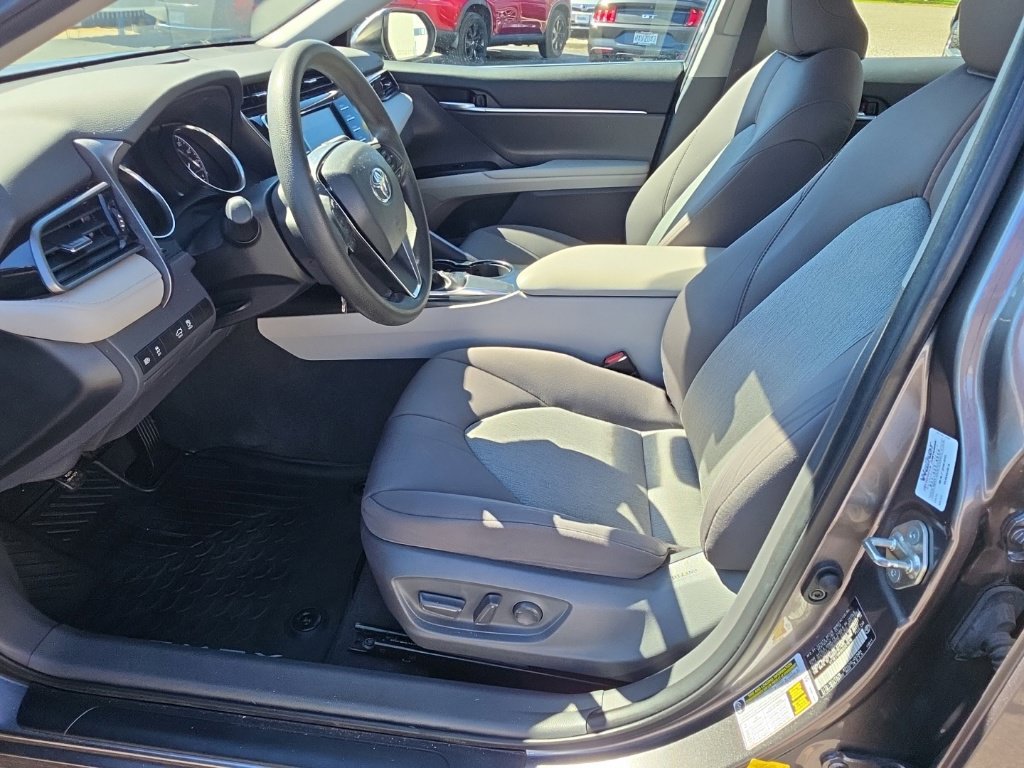 Used 2019 Toyota Camry LE FWD image 21