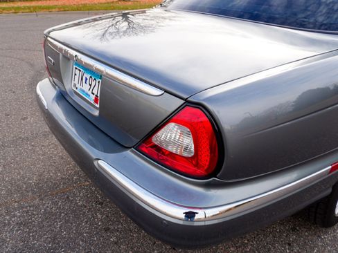 Used 2005 Jaguar XJ8 image 22