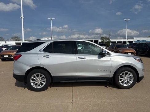 Used 2019 Chevrolet Equinox LT image 2