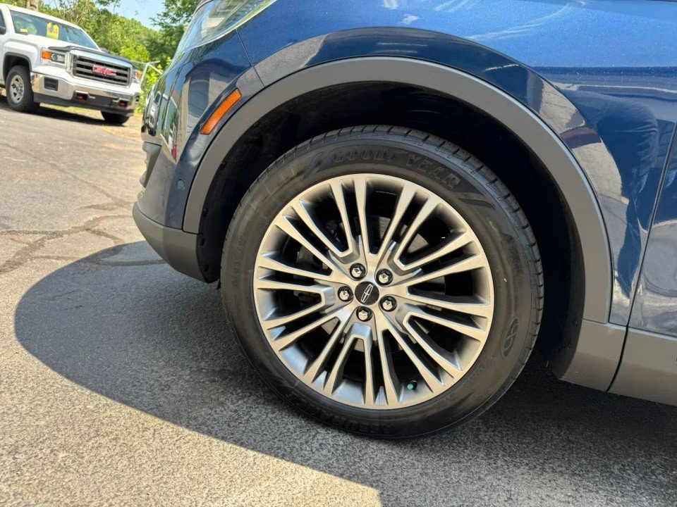 Used 2017 Lincoln MKX Reserve w/ Driver Assistance Package AWD/4WD image 11