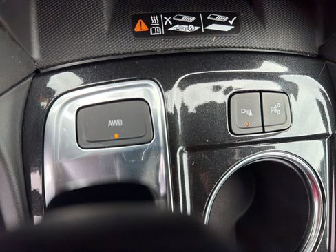 Used 2024 Chevrolet Equinox Premier image 16