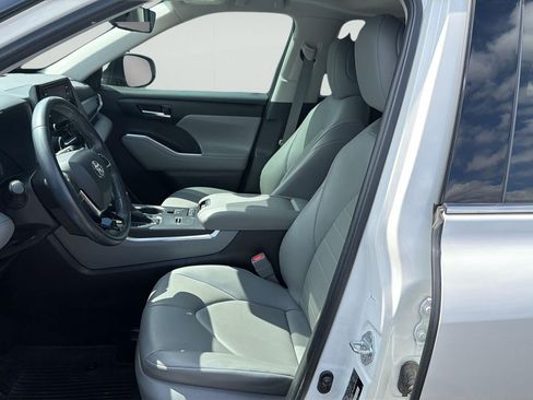 Used 2020 Toyota Highlander XLE FWD image 9