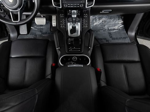 Used 2017 Porsche Cayenne S image 42