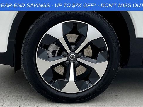 Used 2025 Volvo XC40 B5 Core image 30