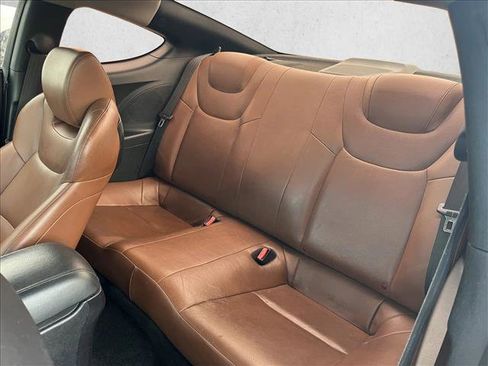 Used 2010 Hyundai Genesis 3.8 image 10