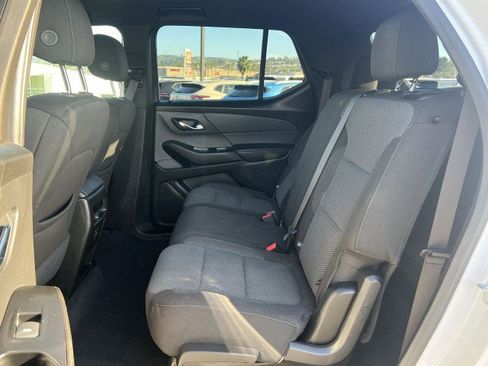 Used 2023 Chevrolet Traverse LT image 24