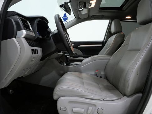 Used 2015 Toyota Highlander XLE image 13