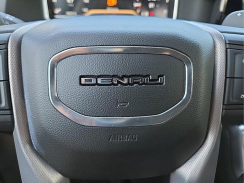 Used 2022 GMC Sierra 1500 Denali AWD/4WD image 11