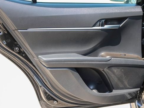 Used 2023 Toyota Camry SE image 10