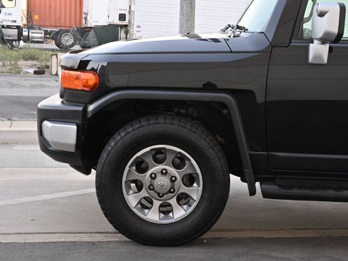 Used 2011 Toyota FJ Cruiser 4WD w/ Convenience Pkg image 29