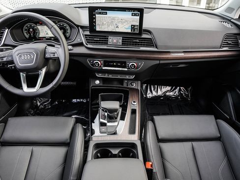 Certified 2024 Audi Q5 e Premium Plus image 6