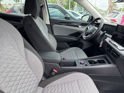 Used 2025 Volkswagen Tiguan S image 14