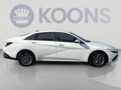 Certified 2024 Hyundai Elantra SEL FWD image 8