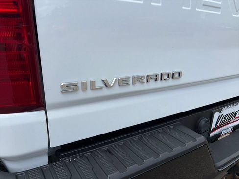 Used 2022 Chevrolet Silverado 2500 Custom w/ Custom Value Package AWD/4WD image 16