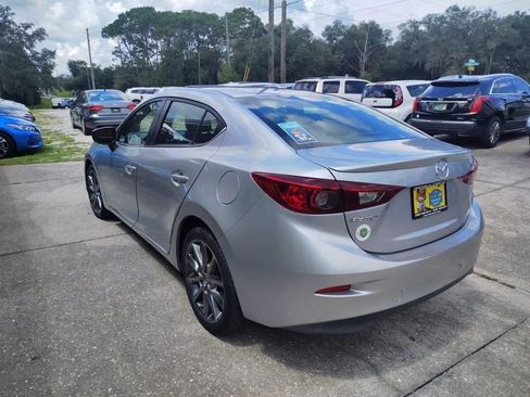 Used 2018 MAZDA MAZDA3 Touring FWD image 5