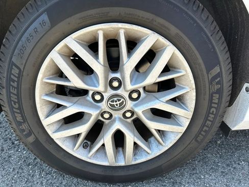 Used 2016 Toyota Camry LE FWD image 14