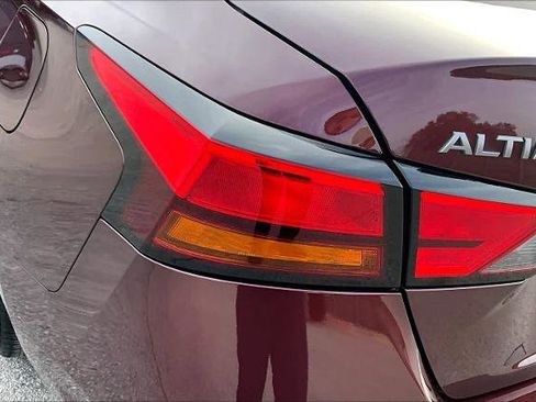 Certified 2025 Nissan Altima 2.5 SV image 28