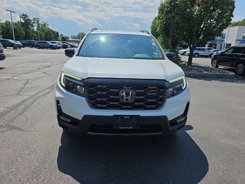 Used 2023 Honda Passport TrailSport image 2