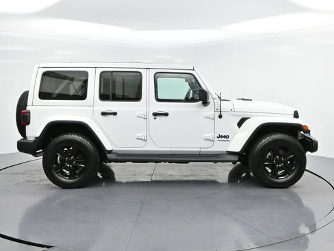 Used 2022 Jeep Wrangler Unlimited Sahara AWD/4WD image 8