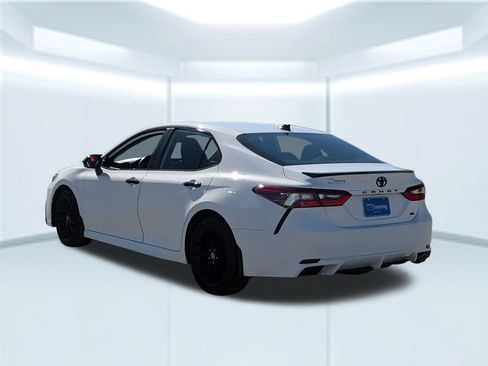 Used 2022 Toyota Camry SE image 4