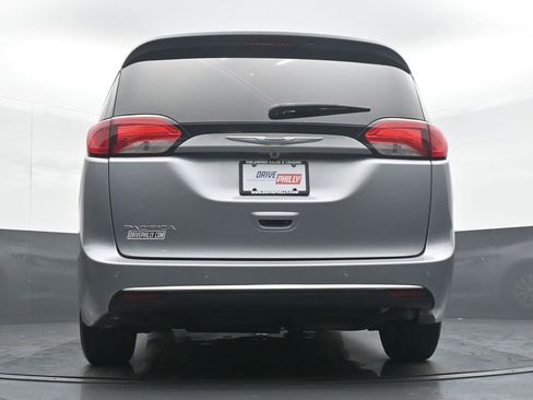 Used 2019 Chrysler Pacifica Touring-L FWD image 30