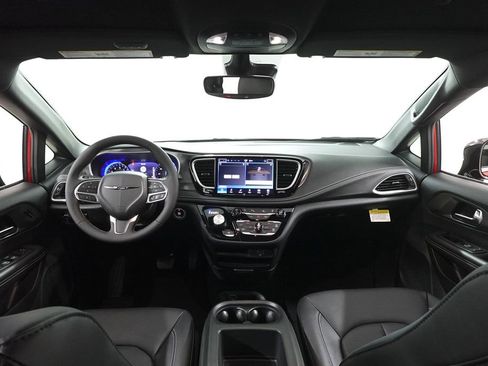 New 2026 Chrysler Pacifica Select image 7