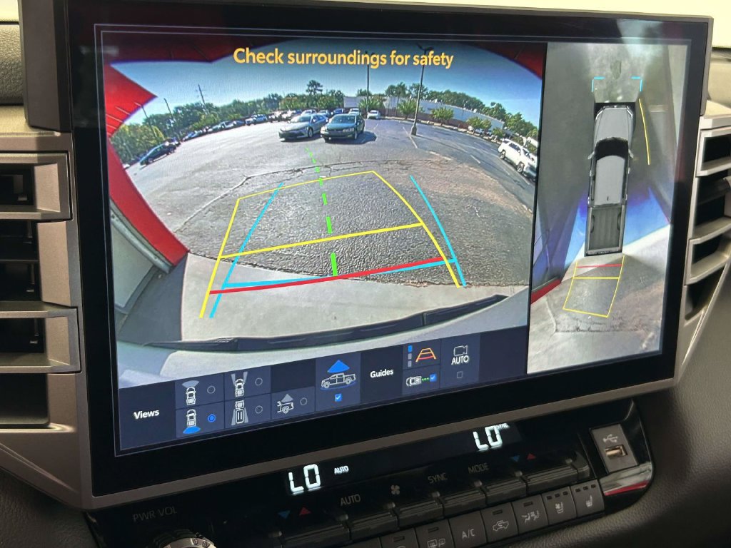 Used 2025 Toyota Tundra Limited AWD/4WD image 28