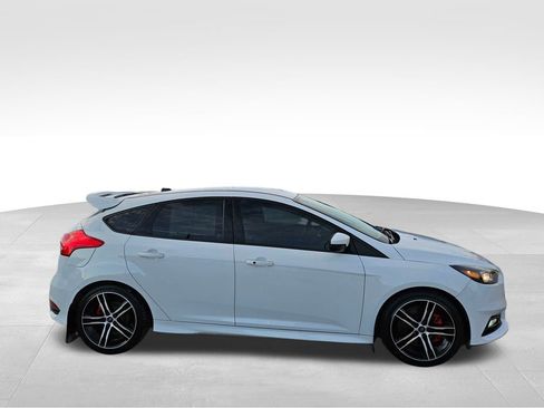 Used 2018 Ford Focus ST image 5