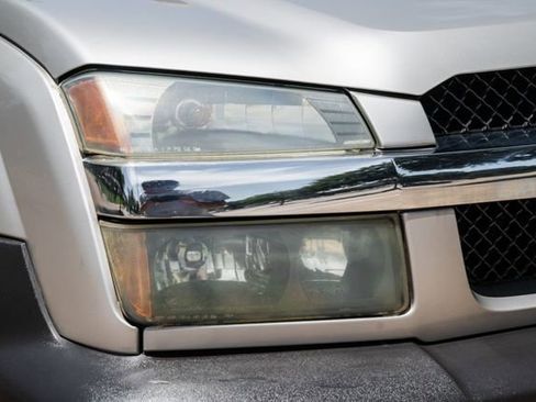 Used 2004 Chevrolet Avalanche 2WD image 55