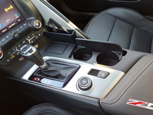 Used 2015 Chevrolet Corvette Z06 w/ 3LZ Preferred Equipment Group image 13