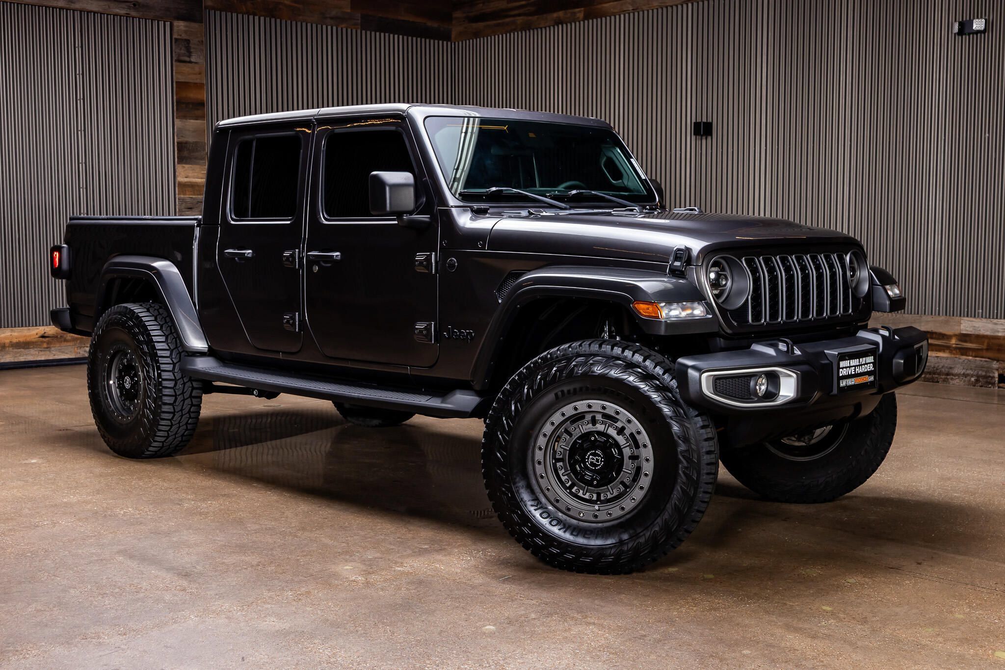 Used 2025 Jeep Gladiator Sport AWD/4WD image 1