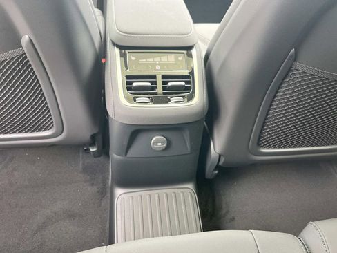 New 2026 Volvo XC90 T8 Plus w/ Protection Package Premier AWD/4WD image 17