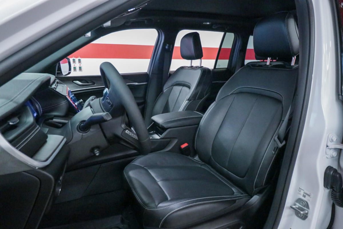 Used 2026 Jeep Grand Cherokee Limited AWD/4WD image 10