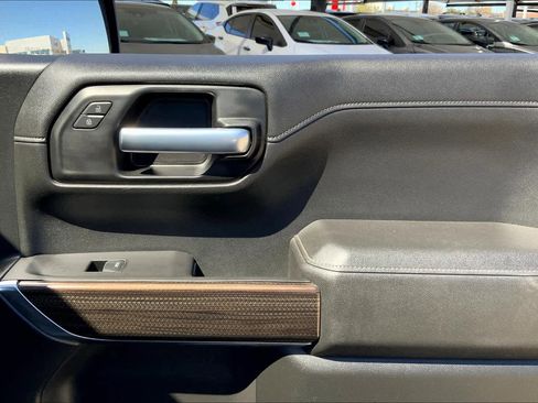 Used 2021 Chevrolet Silverado 1500 LT image 24