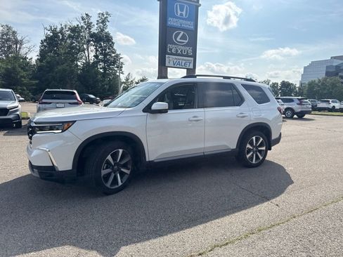 Used 2025 Honda Pilot Elite image 12