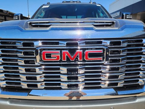 New 2026 GMC Sierra 2500 Denali w/ Denali Reserve Package image 9