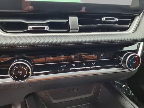 Used 2025 Chevrolet Equinox LT image 8