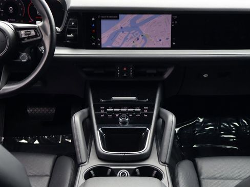 Certified 2024 Porsche Cayenne AWD/4WD image 20
