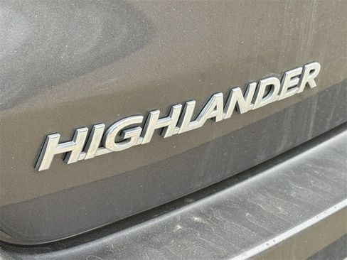 Used 2018 Toyota Highlander XLE image 9