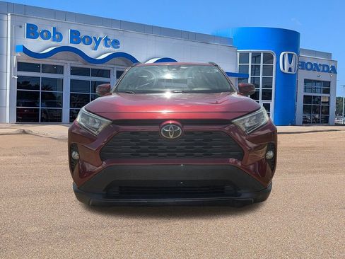Used 2019 Toyota RAV4 XLE Premium FWD image 2