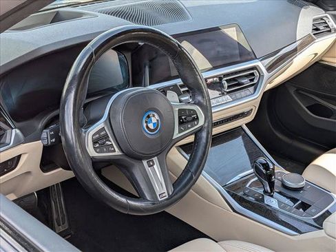 Used 2022 BMW 330e w/ M Sport Package RWD image 9