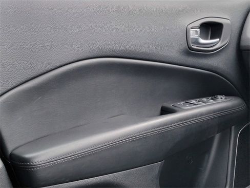 Certified 2018 Jeep Compass Latitude image 37