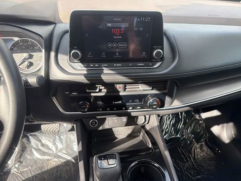 Used 2023 Nissan Rogue SV image 33