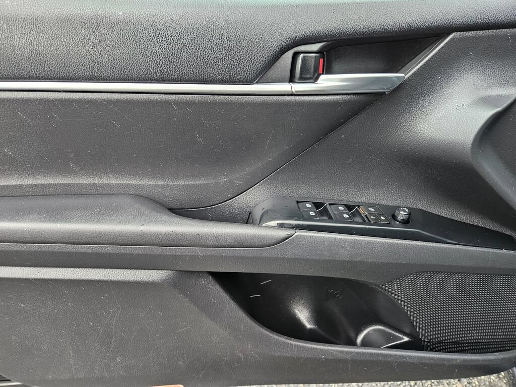 Used 2018 Toyota Camry SE FWD image 16