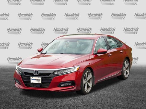 Used 2018 Honda Accord Touring image 2