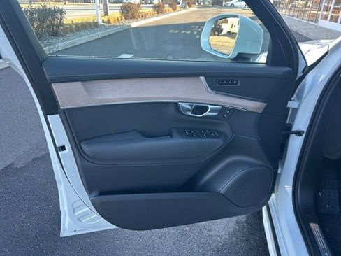 Used 2025 Volvo XC90 B6 Plus image 16