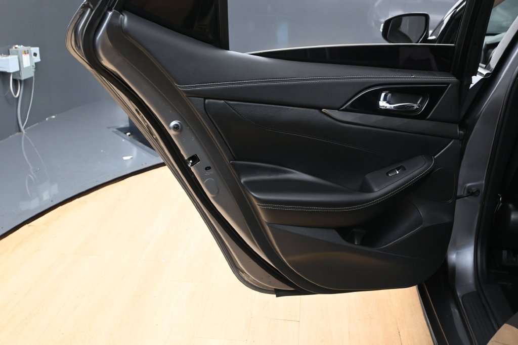 Used 2022 Nissan Maxima SV w/ Floor Mat Group FWD image 30